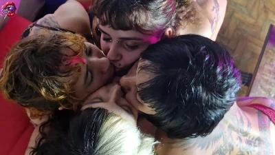Candy Crush, Queen Kimi, Von Poison And Luna Olvr Smoking With Their Feet, Stripping And Kissing